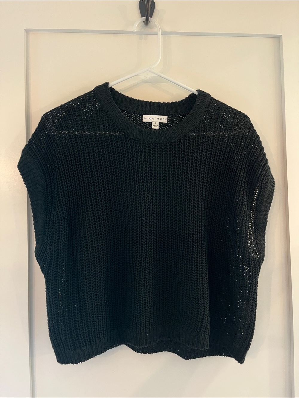 Miou Muse Black Sleeveless Crew Knit Sweater